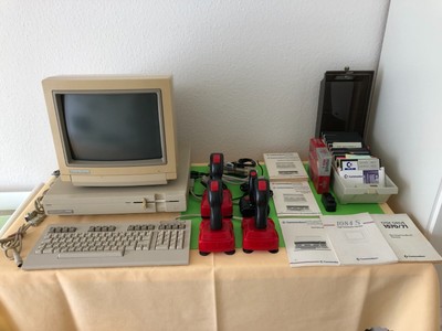 Commodore Computer C 128 D Blechgehäuse + Monitor Commodore 1084S + 4 Joysticks