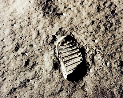 BUZZ ALDRIN'S FOOTPRINT IN LUNAR SOIL DURING APOLLO 11 - 8X10 NASA PHOTO (SP106)