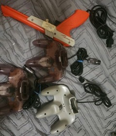 Nintendo NES Game Controllers And 1985 Gun Zapper 
