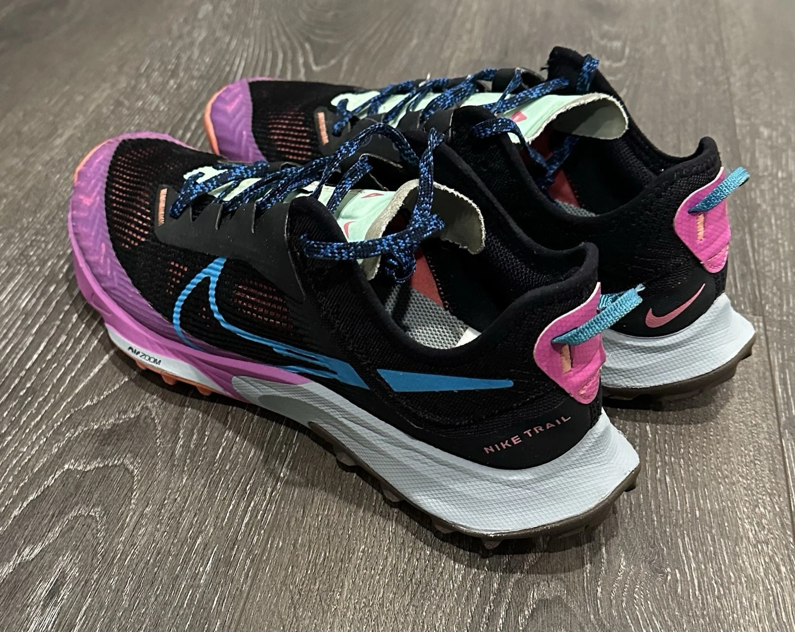 Nike Air Zoom Terra Kiger 8 Mens Size 8.5 Trail Hiking Running Shoes DH0649-003
Opens in a new windo
