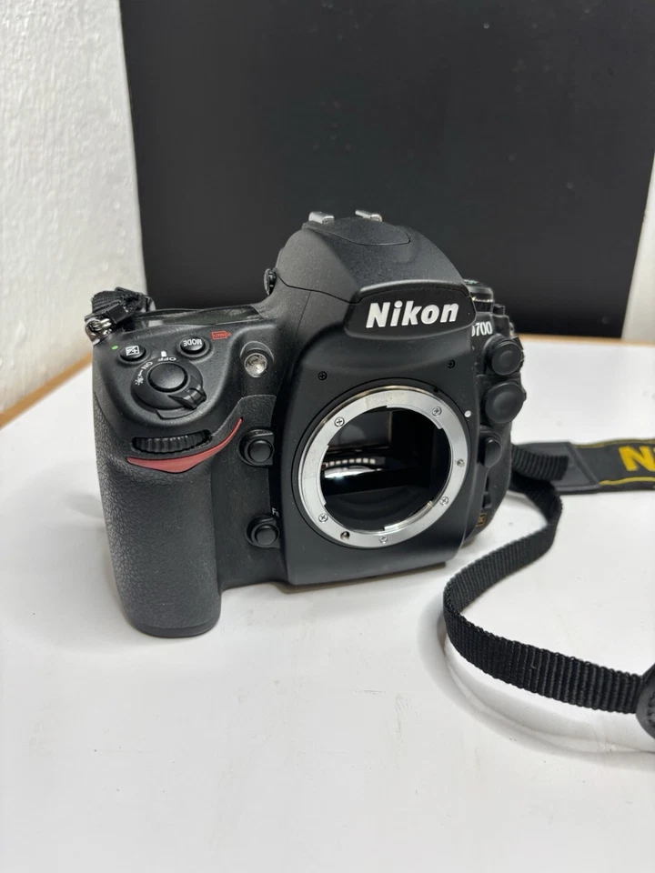 Nikon D700 12.1 MP Digital SLR Camera - Black (Body Only) - Image 2 of 4