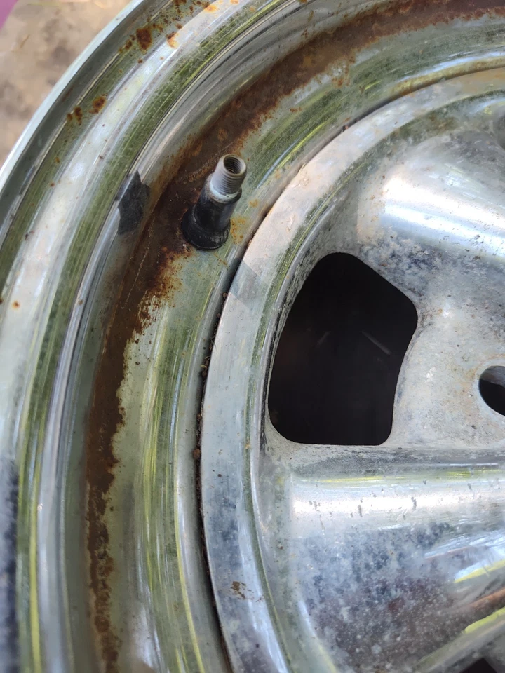 Cragar SS 15x6 Wheel 5 Lug Unilug 4" Backspacing Ford GM Dodge - Image 4 of 4