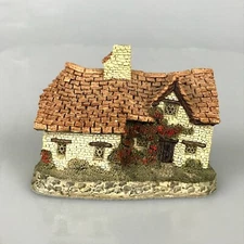 Sussex Cottage by David Winter  Collectible Retired Sculpture Hand Made & Painte
