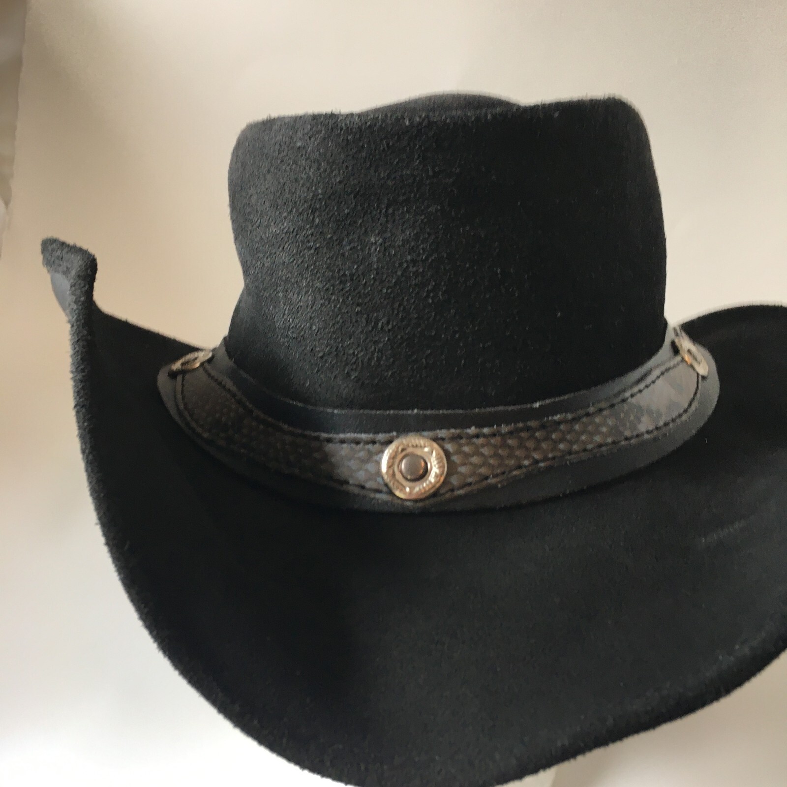 Brands Lock Australia’s Leading Leather Hat Genuine S… Gem