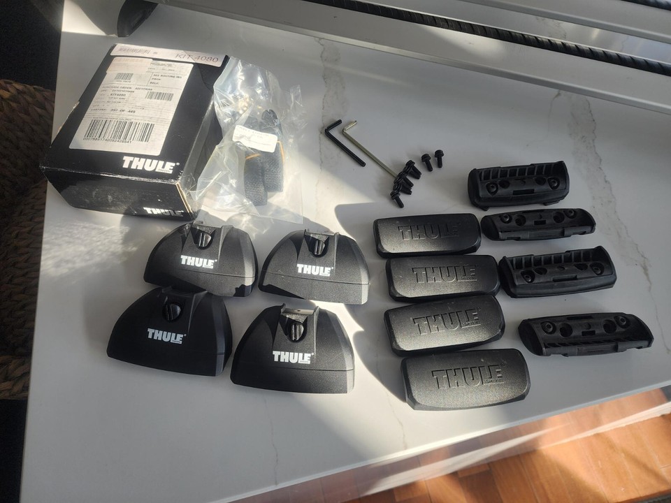 Thule ARB53 Aero Blade Roof Rack and Rapid Podium System Land Rover LR4