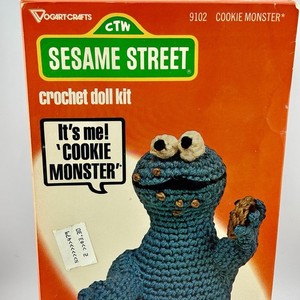 Vogart Crafts Sesame Street Cookie Monster Crochet Doll Kit 9102 9″ 1979 Vintage