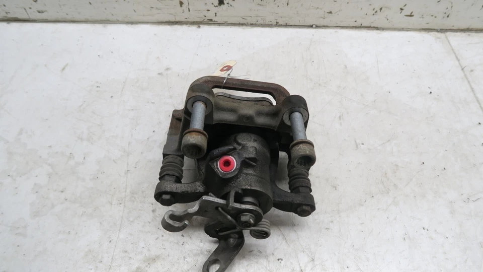 Pinza de freno lateral derecha del pasajero Volkswagen Passat 2012-2015 OEM Foto 3 de 4