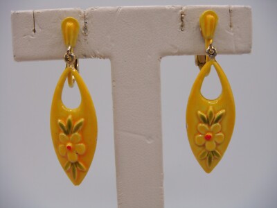 VINTAGE SIGNED ART YELLOW ENAMEL CLIP ON DANGLE FLORAL EARRINGS ESTATE