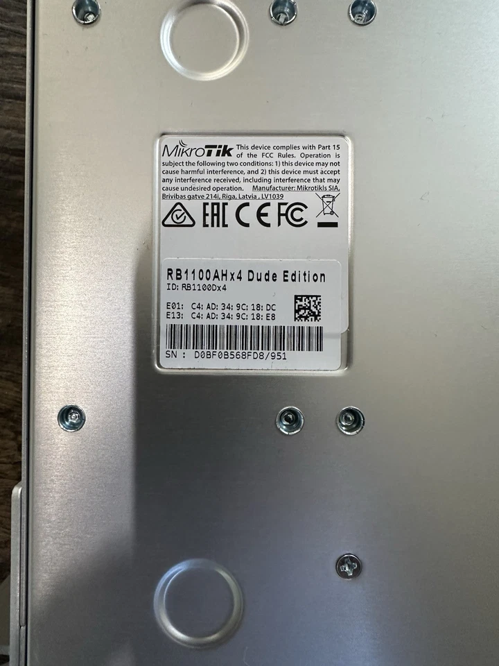 MikroTik Router Board 1100 AHx4 Dude Edition - Bild 2 von 2