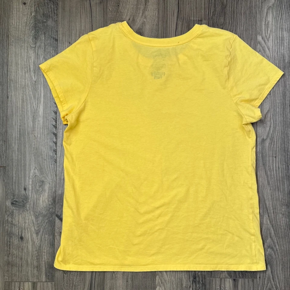 Camiseta Disney Minnie Mouse Beach Vibes amarilla gráfica grande para mujer Foto 2 de 4