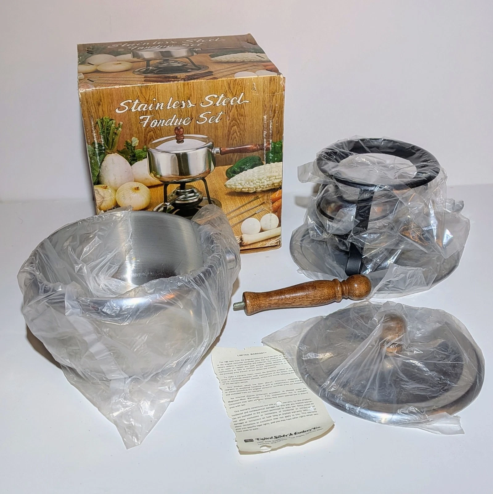 1970s Fondue Pot Stainless Steel and Wood United Silver & Cutlery Co. NEW Taiwan
Opens in a new wind