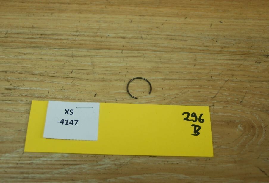 Yamaha xt225 93450-17044-00 CIRCLIP,INNER Genuine NEU NOS xs4147