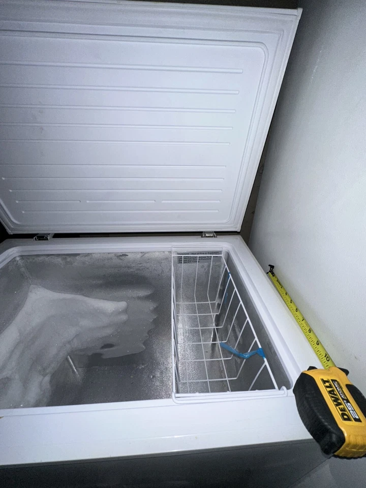 7 Cu. Ft. Manual Defrost Chest Freezer - Image 4 of 4