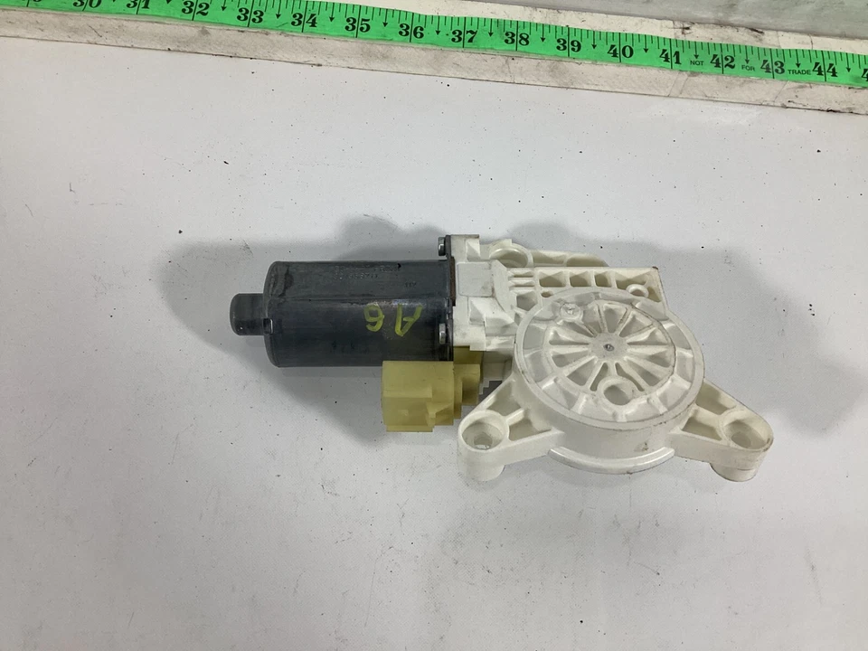 2011 - 2020 Dodge Grand Caravan Front Left Window Motor 3015587D OEM . - Image 3 of 4