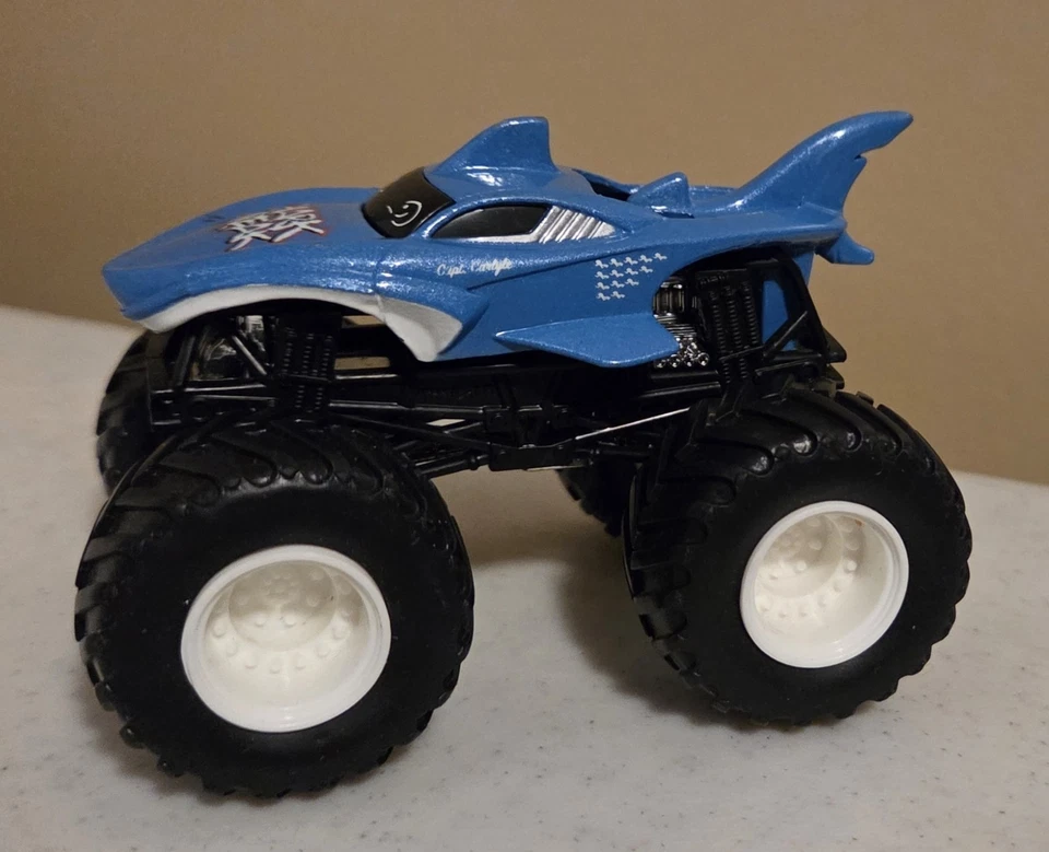 Camión Monster Jam SHARK WREAK 1:64 Mattel Hot Wheels  Foto 2 de 4