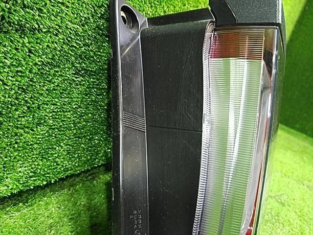 DAIHATSU Mira e-s 2018 DBA-LA350S Right Tail Light [Used] [PA103552008] - Image 3 of 4