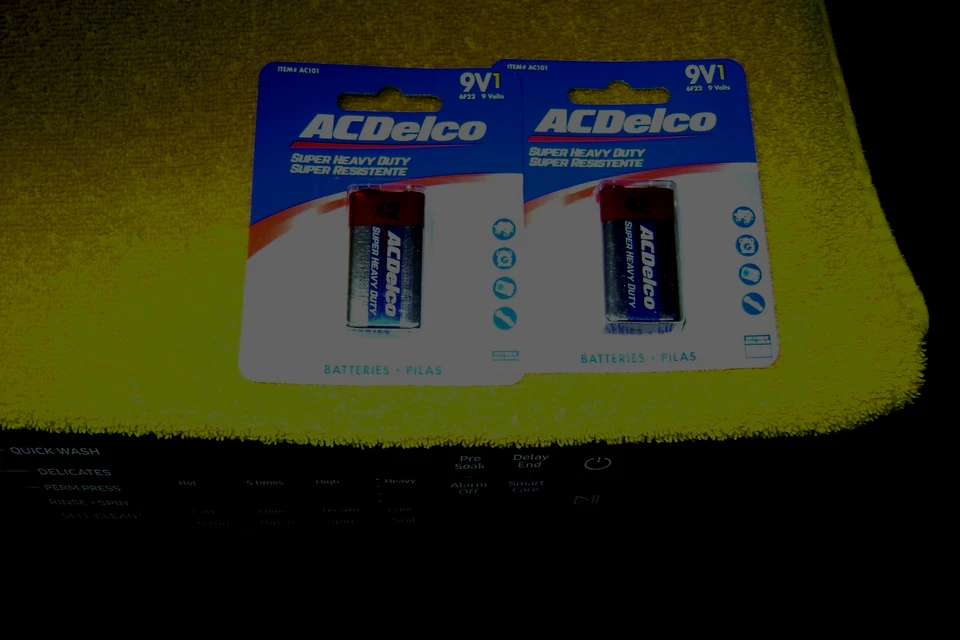 9 VOLT Batteries Super Heavy Duty ACDelco 9V NEW 2 SINGLE PACKS JUNE 2028 - Image 4 of 4