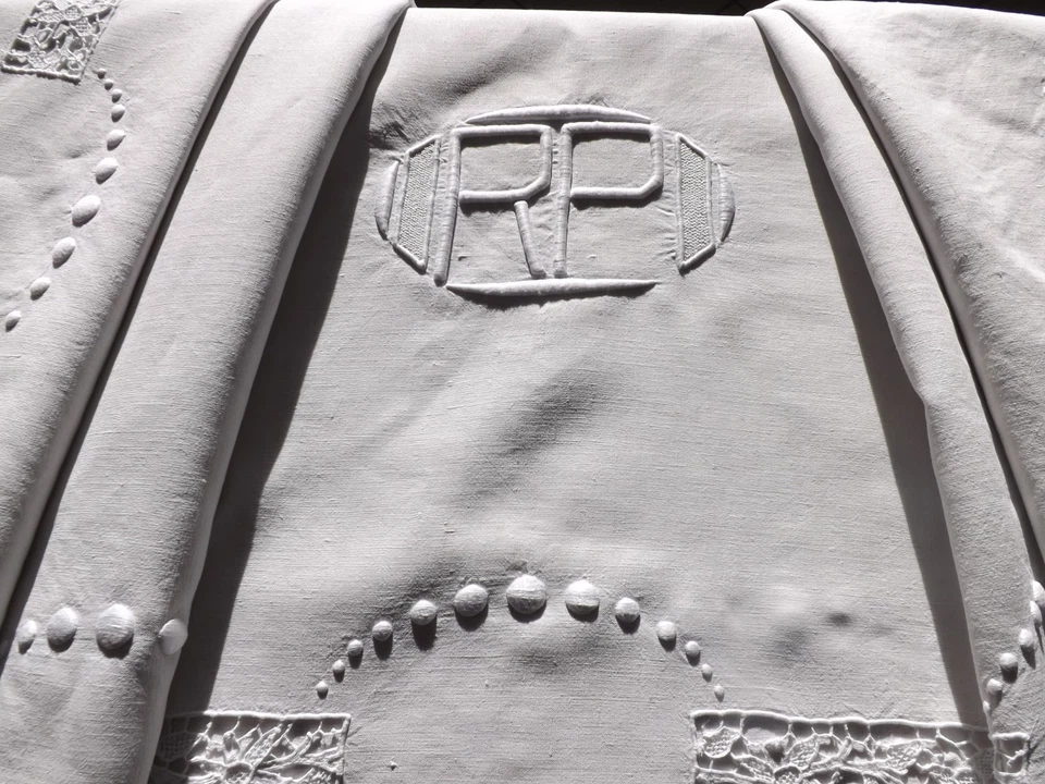 drap brodé, 2.25 m X 3.30 m, en fil de lin, mono RP, ancien - Photo 4/4