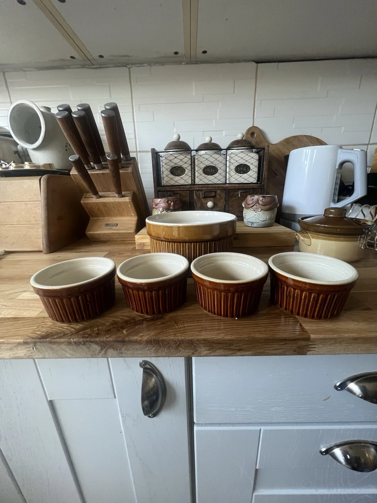 Vintage Ceramic Stoneware Pie Dish & 4 Similar Ramekins Brown Glaze Striped