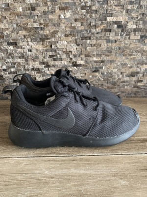 roshe one triple black