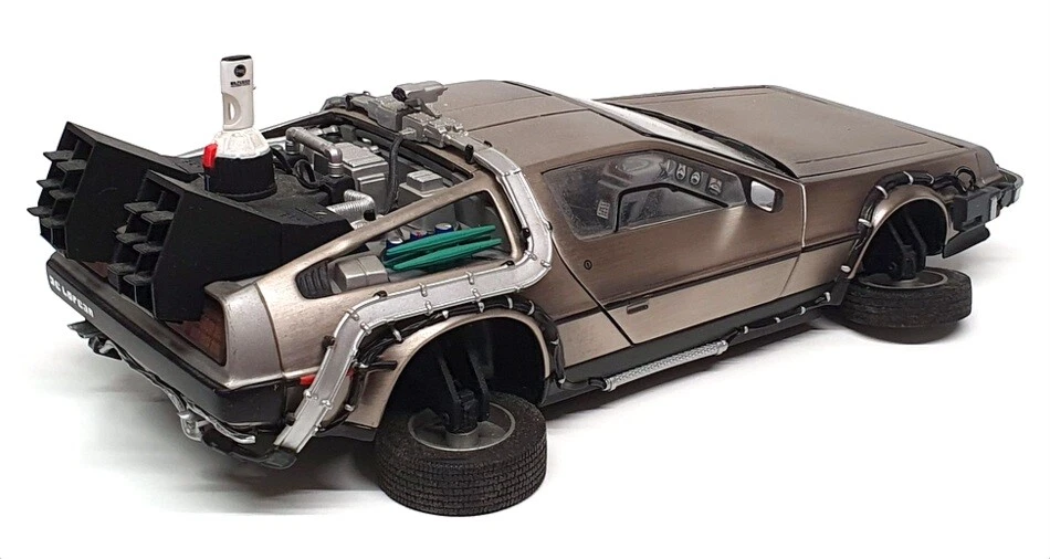Sun Star 1/18 Scale DC12124F - De Lorean Back To The Future Part 2 - Image 2 of 4