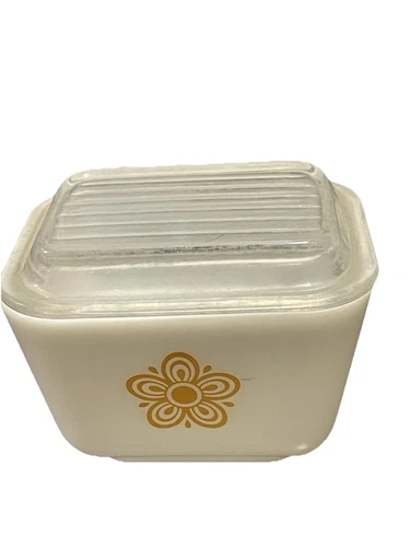 Vintage Pyrex Lidded Refrigerator Dish - Butterfly Gold Fridgie