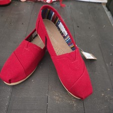  New Toms Classics Shoes Red Wrap Style Slip On Comfort Flats Womens Size 7. 