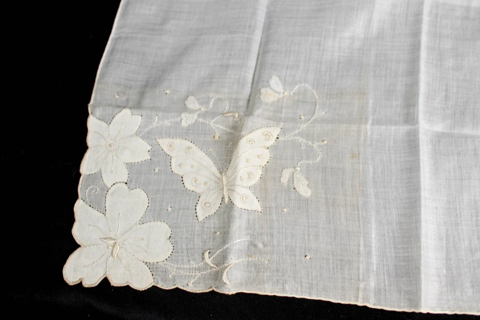 ВИНТАЖНЫЙ 1950-х носовой платок белый Мадейра хлопок аппликация и вышитые цветы - Изображение 4 из 4