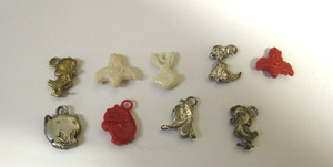 Vintage Warner Bros Looney Tunes Lot of 9 Gumball Charms Prize Bugs Bunny LOOK