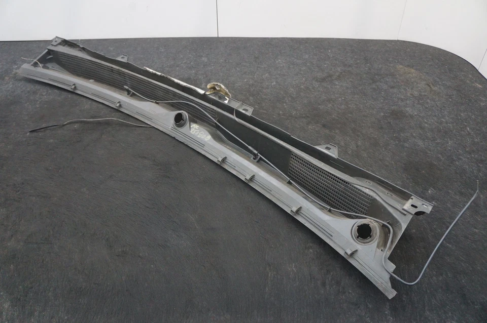 Front Wiper Cowl Air Vent Grille Trim 23436252 Chevrolet Silverado 3500 2015-19 - Image 4 of 4