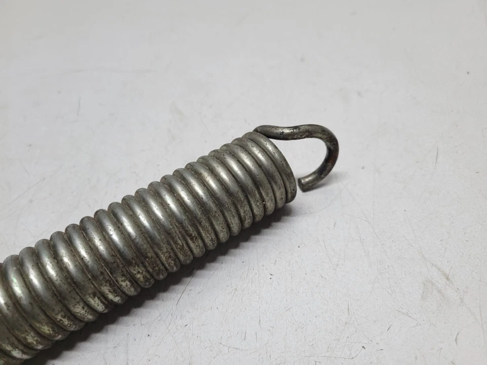 ВСПОМОГАТЕЛЬНАЯ ПОДЪЕМНАЯ ПРУЖИНА KUBOTA 66021-45140 - Изображение 2 из 3