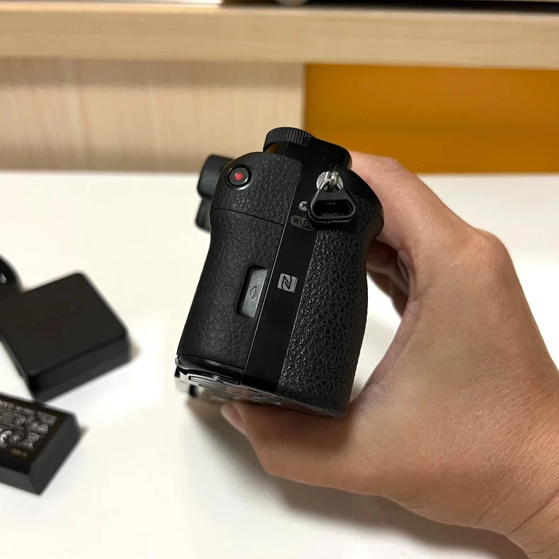 Sony Alpha A7 ILCE-7 (95% New)- 24MP Full Frame Mirrorless, Great Starter Camera - Image 3 of 4