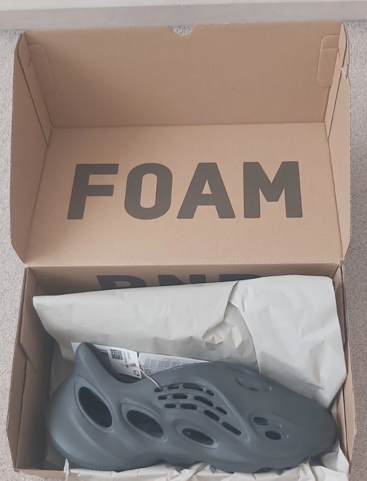 Adidas Yeezy Foam Runner Carbon UK 10 US 10 in mano pronte per la spedizione