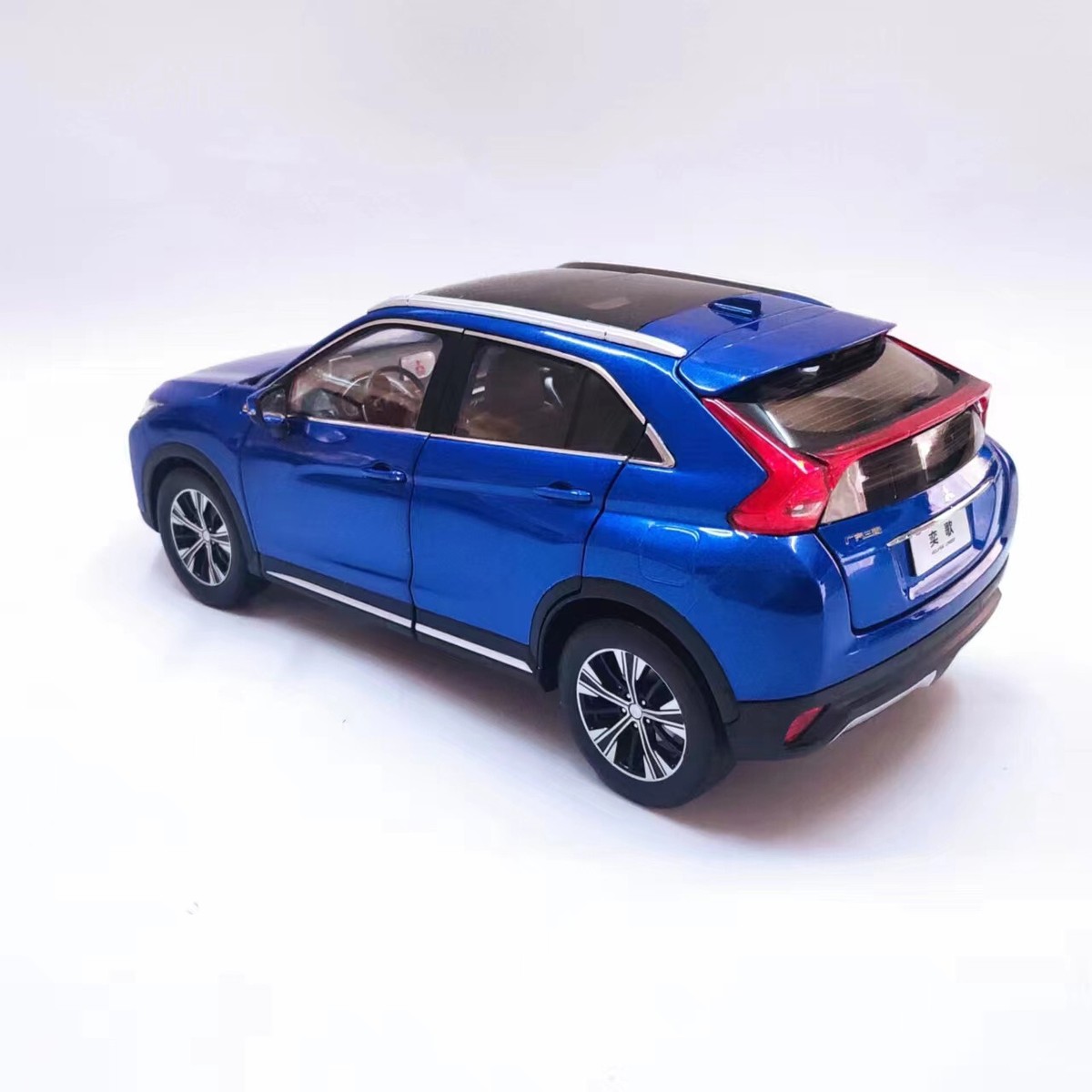 1/18 Mitsubishi Eclipse Cross 2018 SUV China Mitsubishi Dealer