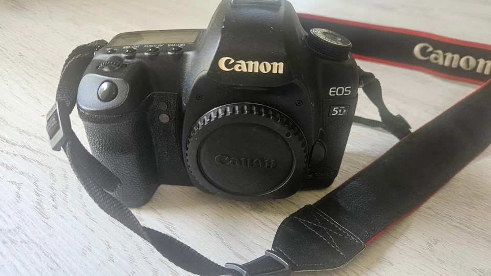 Canon EOS 5D Mark II, photo 1 of 5