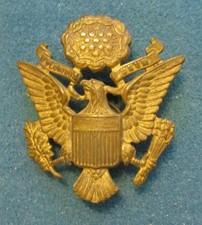 WW I , US Army Officer , Brass Eagle Insignia Hat Cap Badge , Screw Back