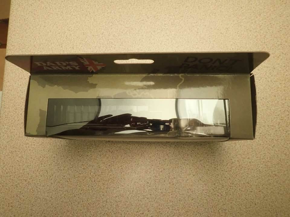 Corgi CC09003 Dad's Army J.Jones Thornycroft Van & Mr Jones Figurine BNIB - Image 4 of 4