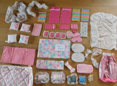 vintage LOT habit LINGE maison MATTEL BARBIE couette de lit COUSSIN couverture - Photo 1/4