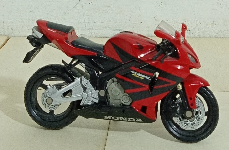 88295 MODELLISMO 1/24 - Honda CBR 600 RR - Immagine 2 di 4
