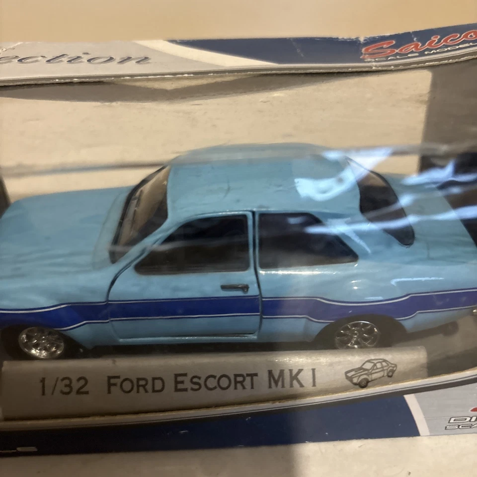 Saico 1/32 Scale Ford Escort RS2000 Mk1, Boxed, In Blue - Image 2 of 4
