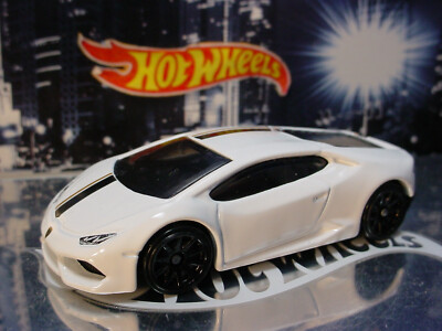 Voiture Miniature Hot Wheels 1/64 - Lamborghini Huracan Sterrato 2024 (n°6/10) - Orange - Neuve