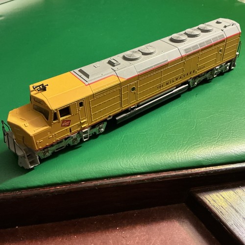 Locomotora diésel HO Athearn 3622 EMD FP-45 The Milwaukee Road | Zustand: Used