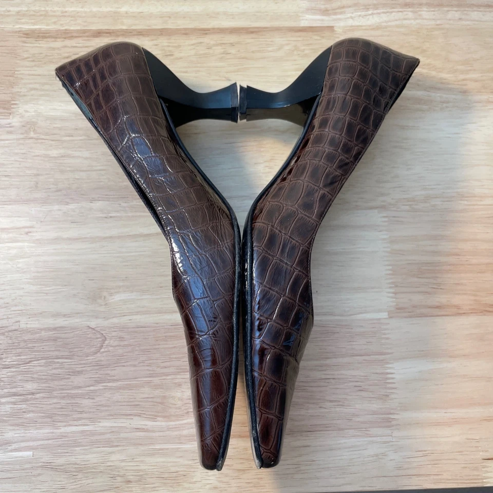 Zapatos de salón Charles David de cuero marrón cocodrilo en relieve punta cuadrada talla 8 Foto 4 de 4