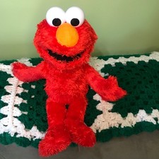 2016 Hasbro Sesame Street "Tickle Me Elmo" 14 Inch Talking Laughing Plush Doll