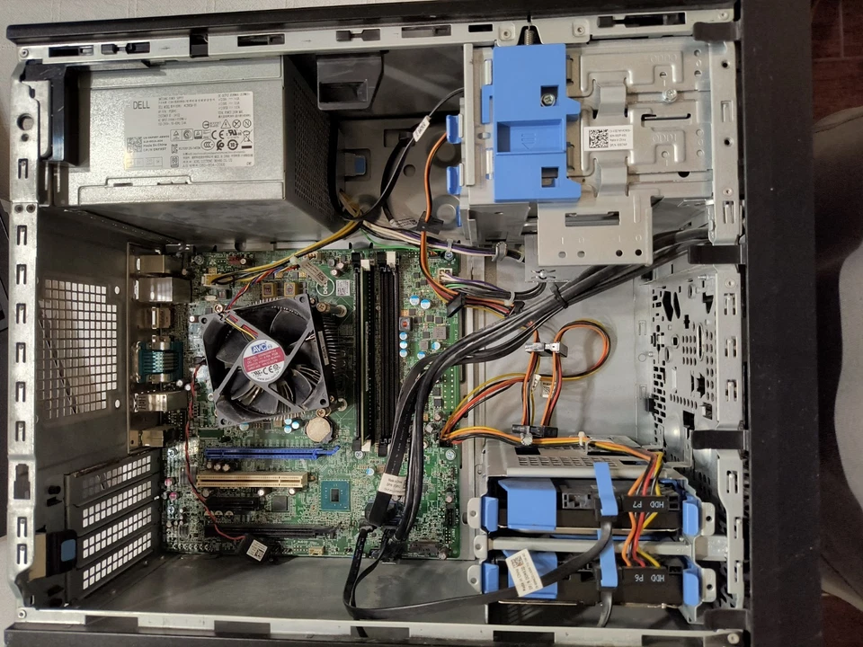 Dell PowerEdge T30 Tower Server Xeon E31225 3.3 GHZ 8GB 1TB - Image 3 of 4