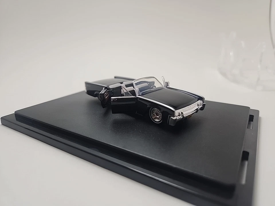 Hot Wheels RLC Exclusive '61 Lincoln Continental Factory Sealed Brand New - Image 4 of 4