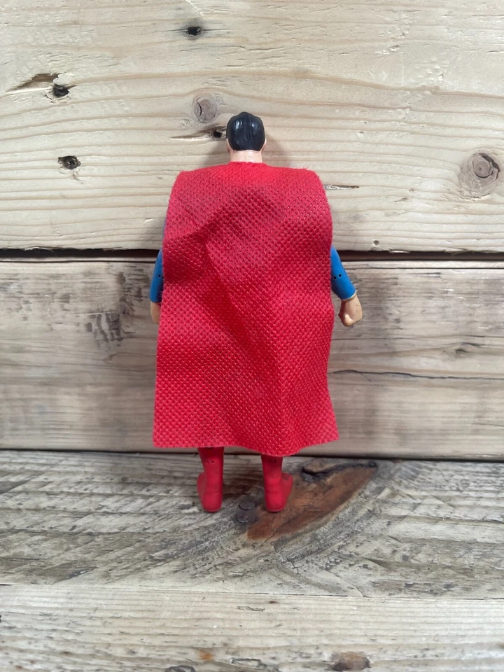 Boneco de ação DC Comics Superman 6” NJCroce S13 capa azul vermelha 1117 brinquedo de super-herói - Imagem 4 de 4