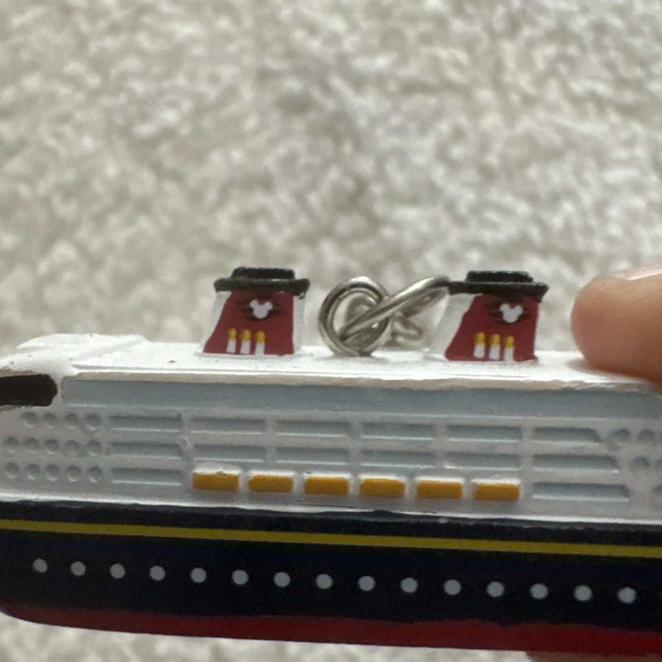 Llavero barco crucero Disney Cruise Line Disney Wish Foto 3 de 4