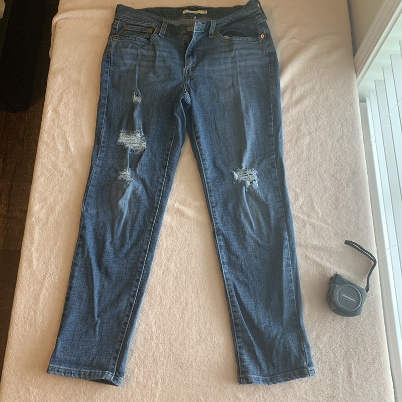 #73 Levi Strauss Boyfriend Jeans Women's Size W28xL27 Distressed Medium Wash