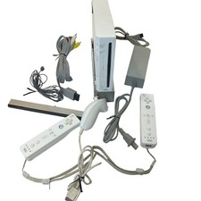 NINTENDO Wii WHITE CONSOLE BUNDLE 2 WiiMOTE, 1 NUNCHUK, STAND, TESTED WORKING